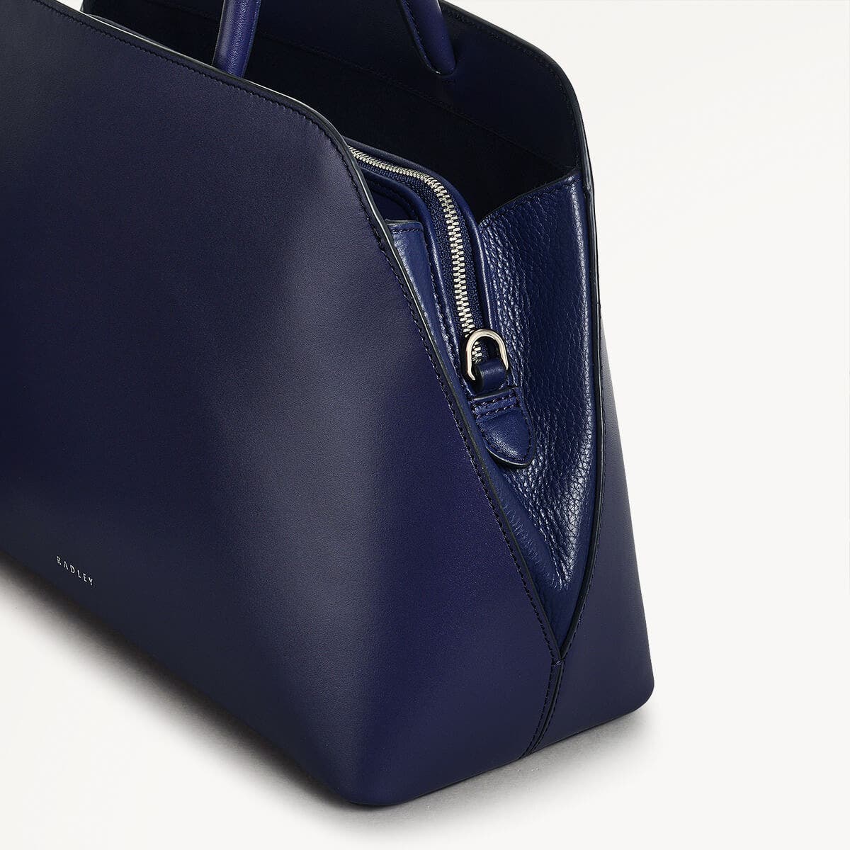 Liverpool Street Leather Medium Ziptop Grab Bag in Evenfall - 110282