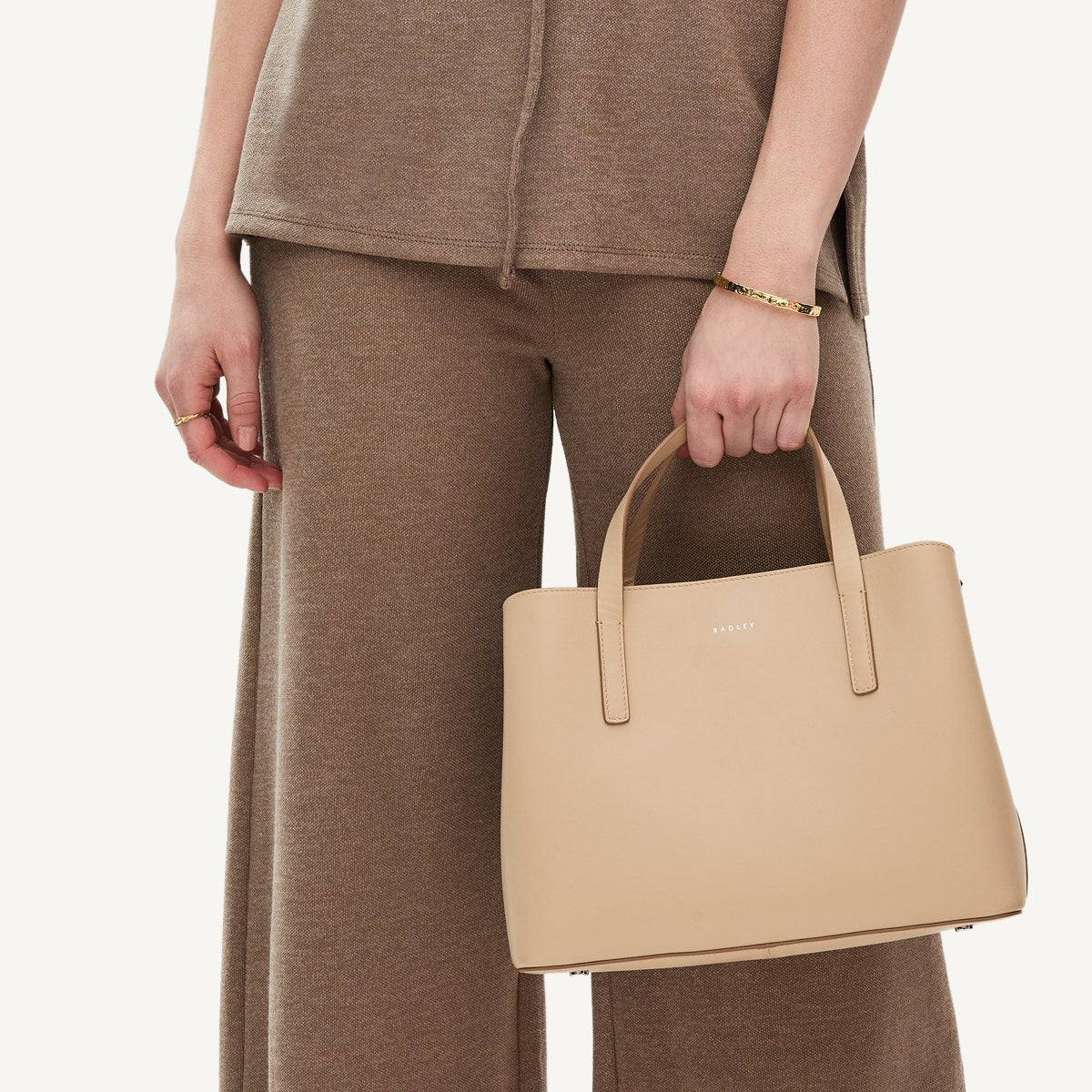 Dukes Place Leather Medium Ziptop Grab Bag in Stone - 110671