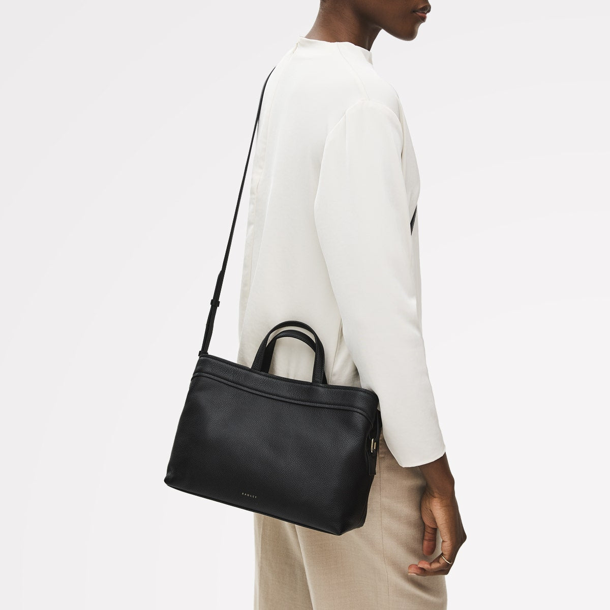 Albany Mews Leather Medium Ziptop Grab Bag in Black - 111257