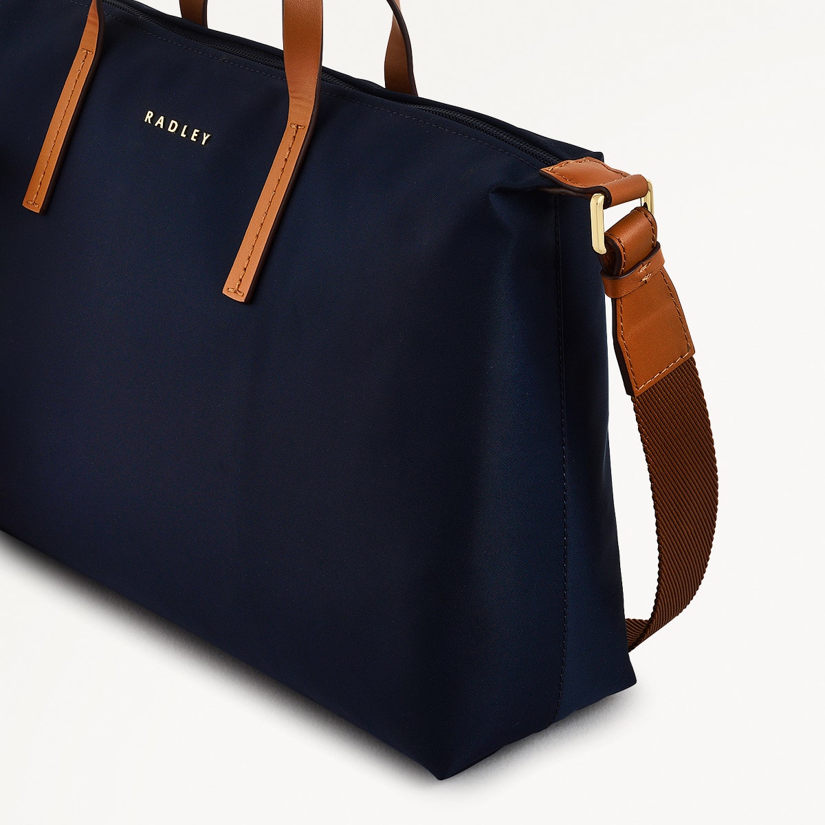 Windsor Lane Fabric Medium Ziptop Grab Bag in Ink - 111685