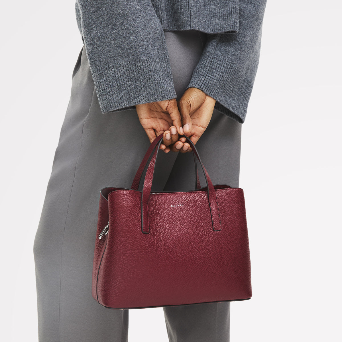 Dukes Place Leather Medium Ziptop Grab Bag in Carmine - 112235
