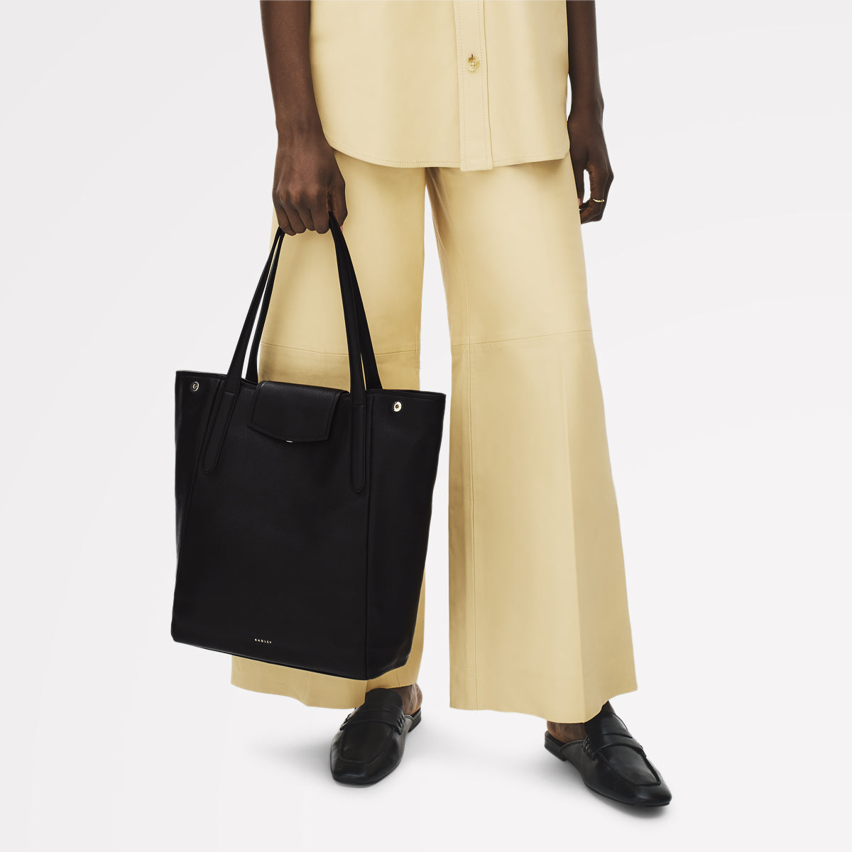 Mayfair Lane Leather Large Flapover Tote Bag in Black - 112600