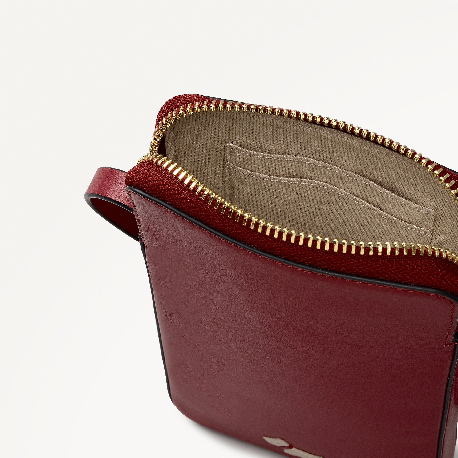 Heritage Radley - Protect Leather Medium Phone Cross Body Bag in Carmine - 112730