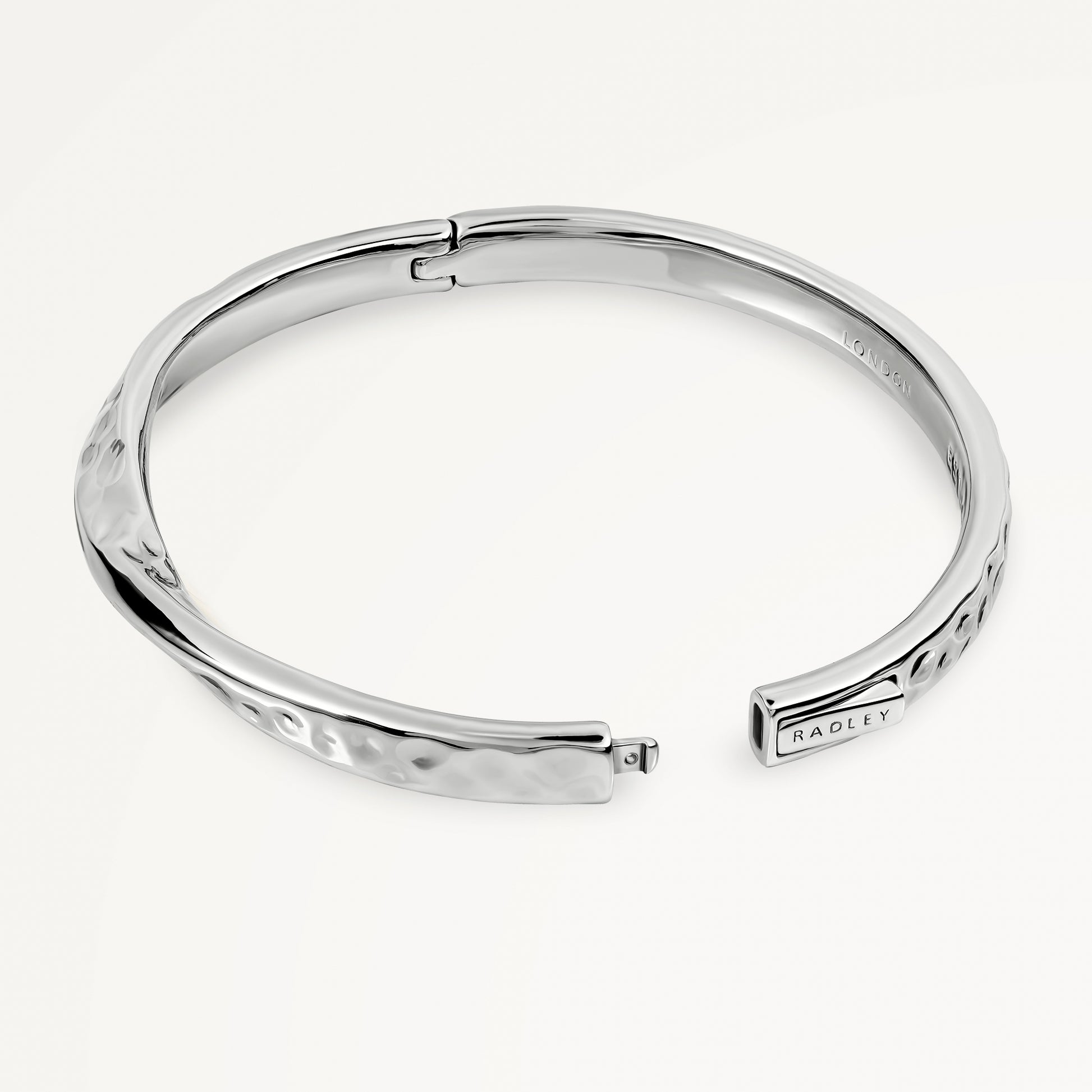 BEATON CLOSE HAMMER EFFECT BANGLE SILVER