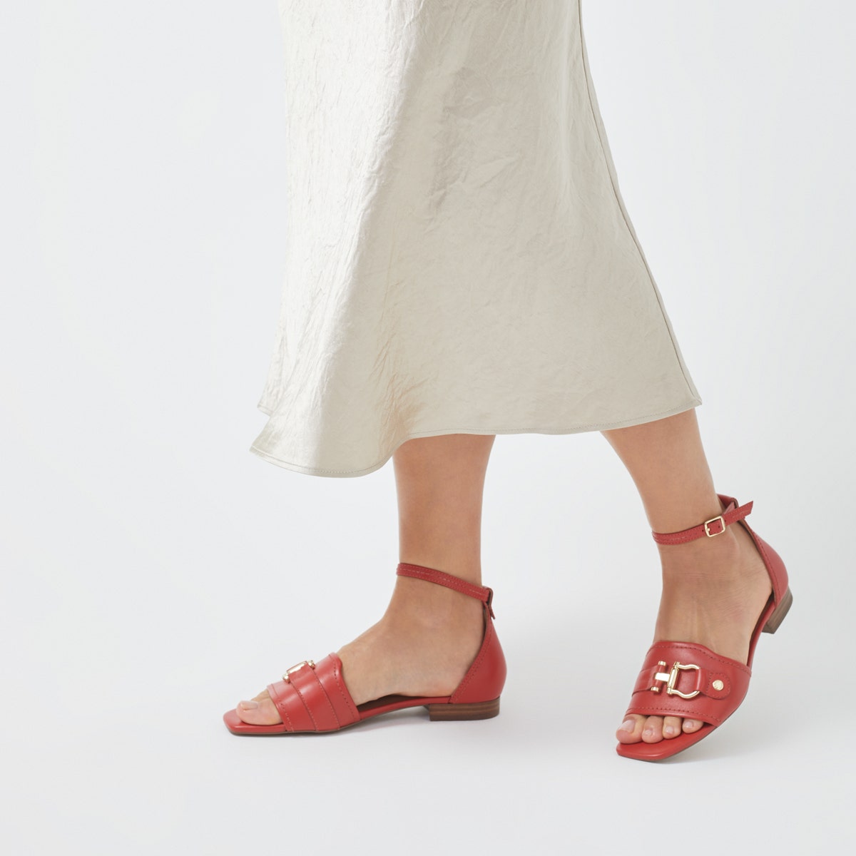 LINDEN CRESCENT STIRRUP STRAP SANDAL FIRE RED