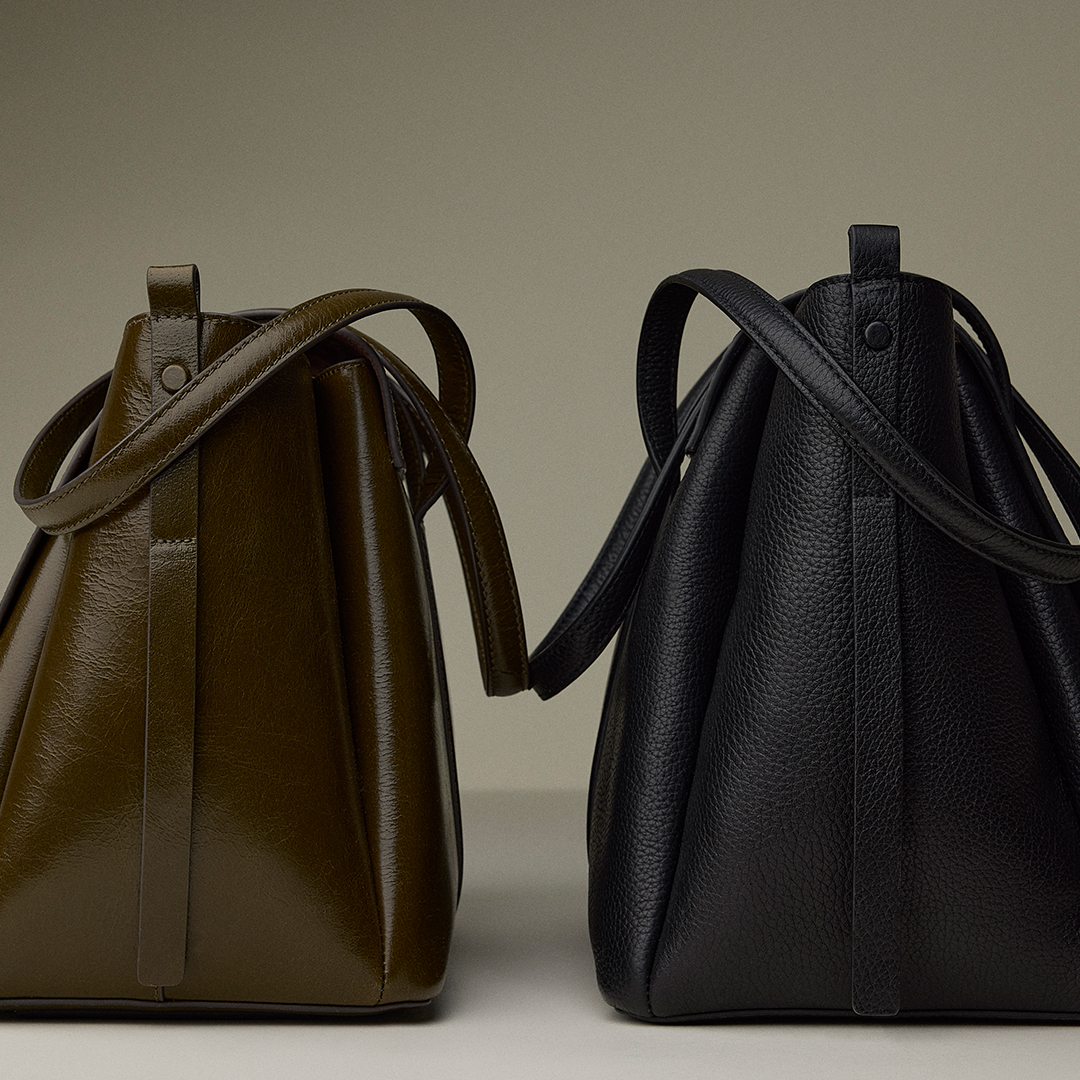 The Chancery Medium Flapover Shoulder Black