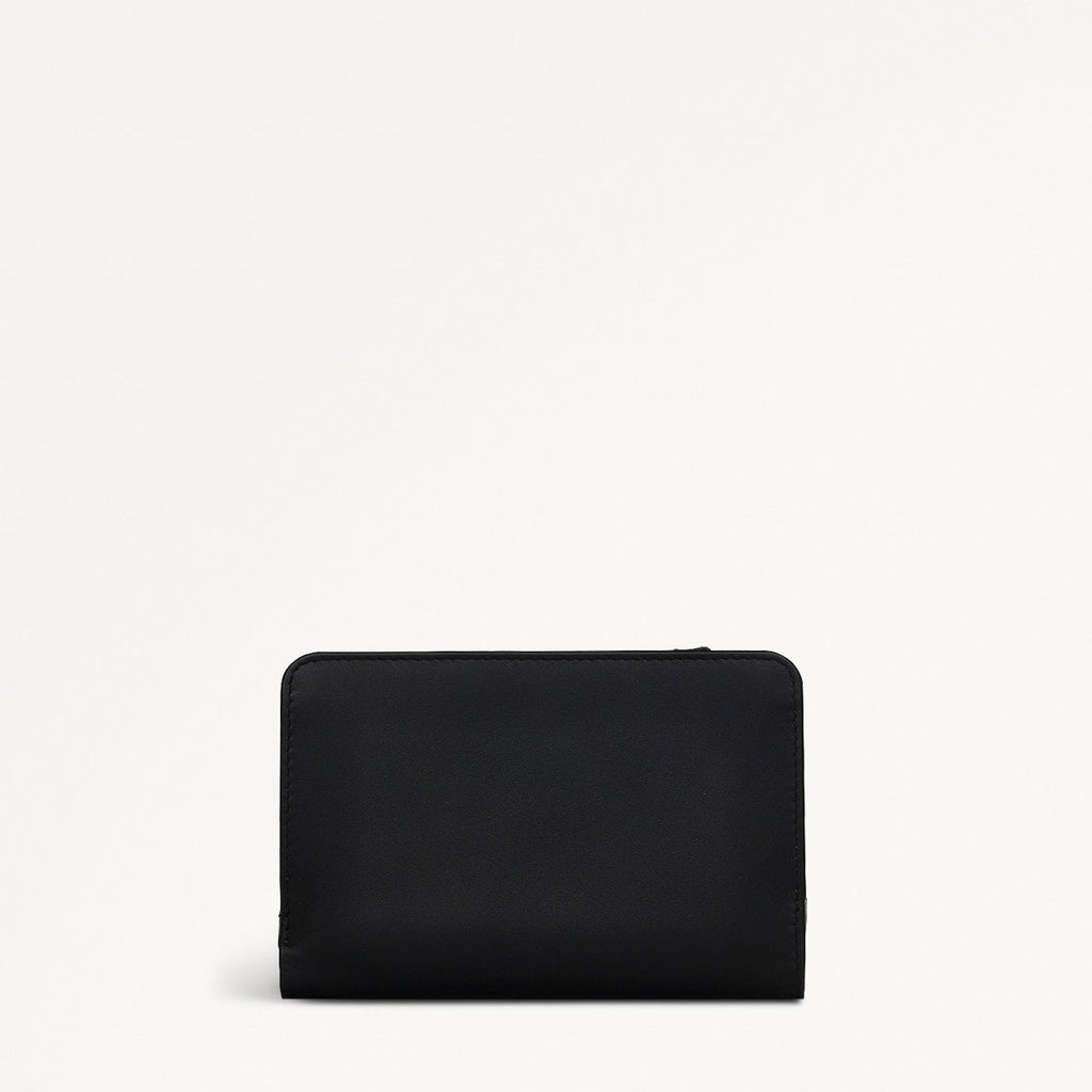 Pockets Leather Medium Bifold Wallet in Black - 10632