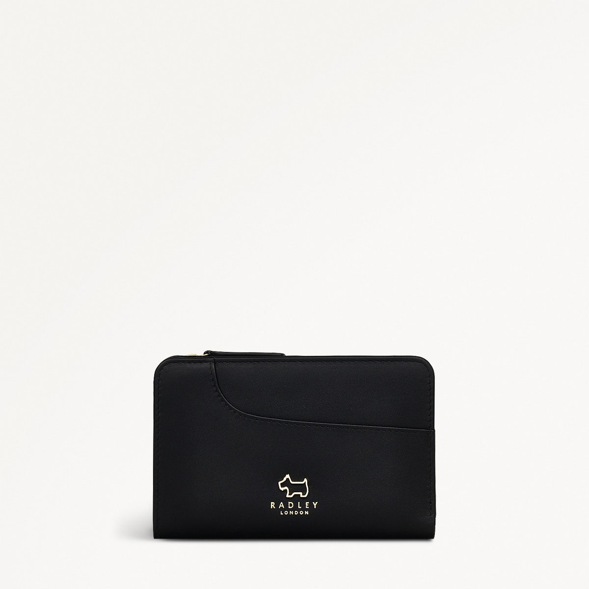 Pockets Leather Medium Bifold Wallet in Black - 10632