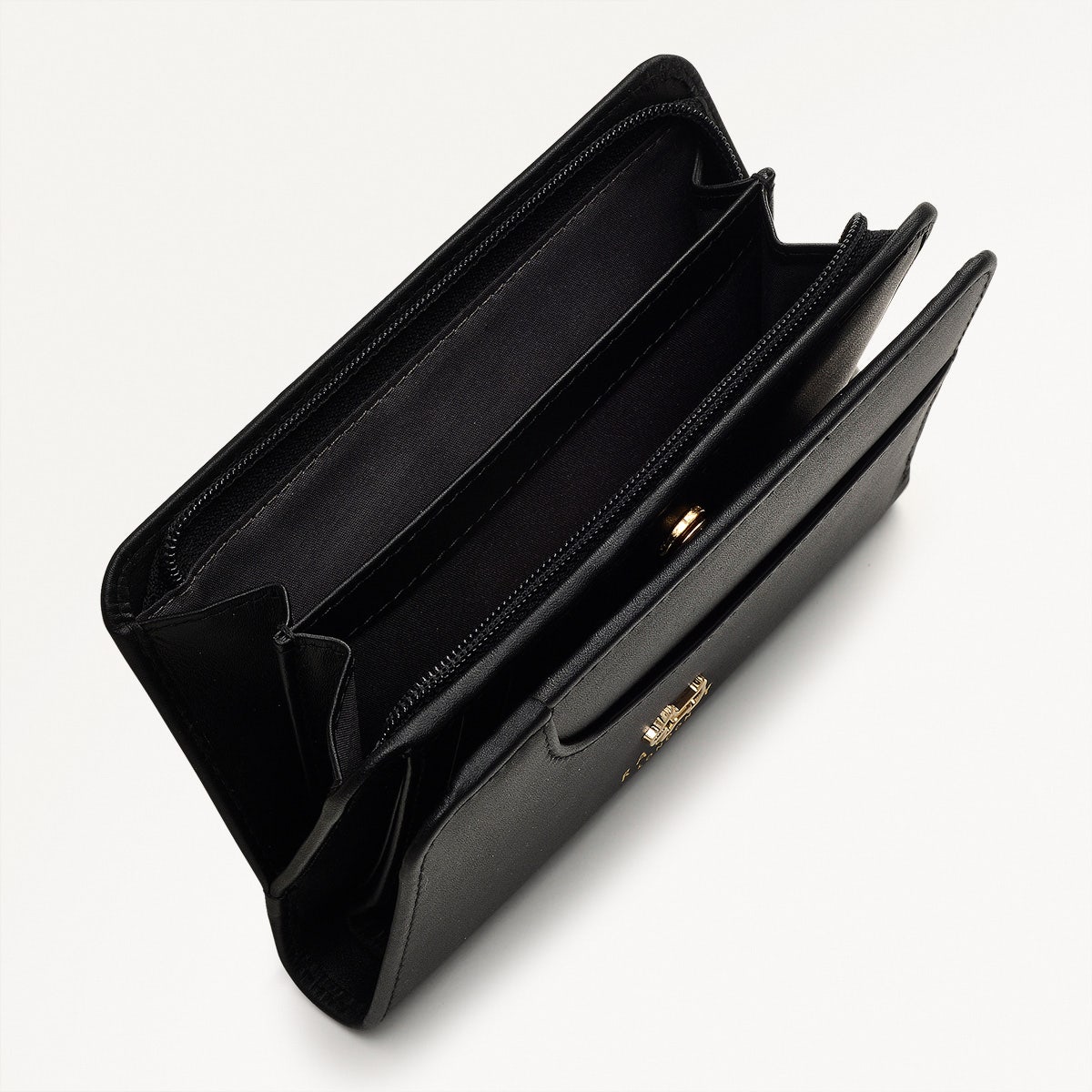 Pockets Leather Medium Bifold Wallet in Black - 10632
