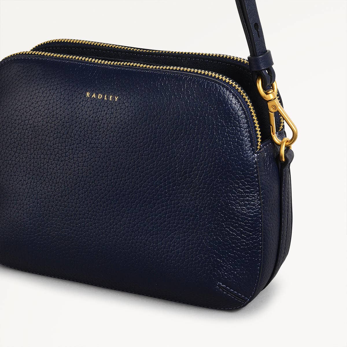 Navy Handbags Small Navy Blue Leather Bags Radley London navy-handbags-small-navy-blue-leather-bags-radley-london