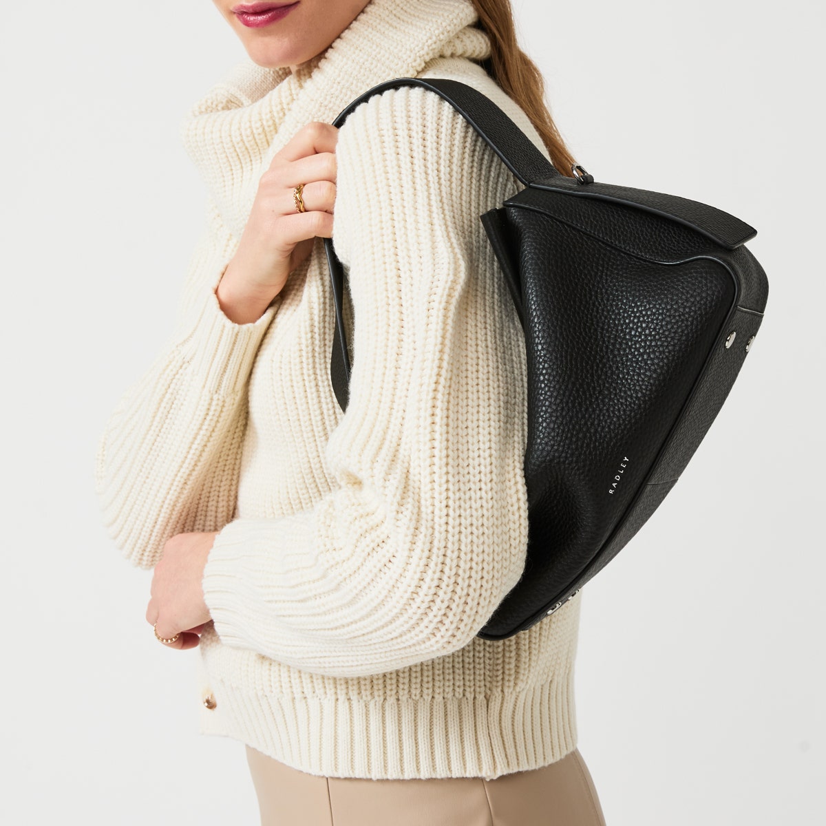 De Beauvoir Leather Medium Ziptop Shoulder Bag in Black - 110169