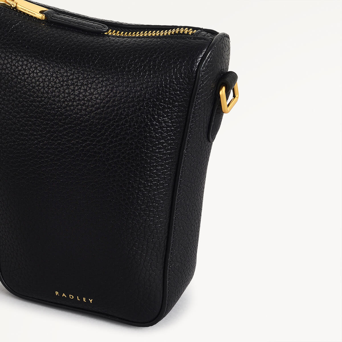 Oak Street Medium Phone Cross Body Black - 110215