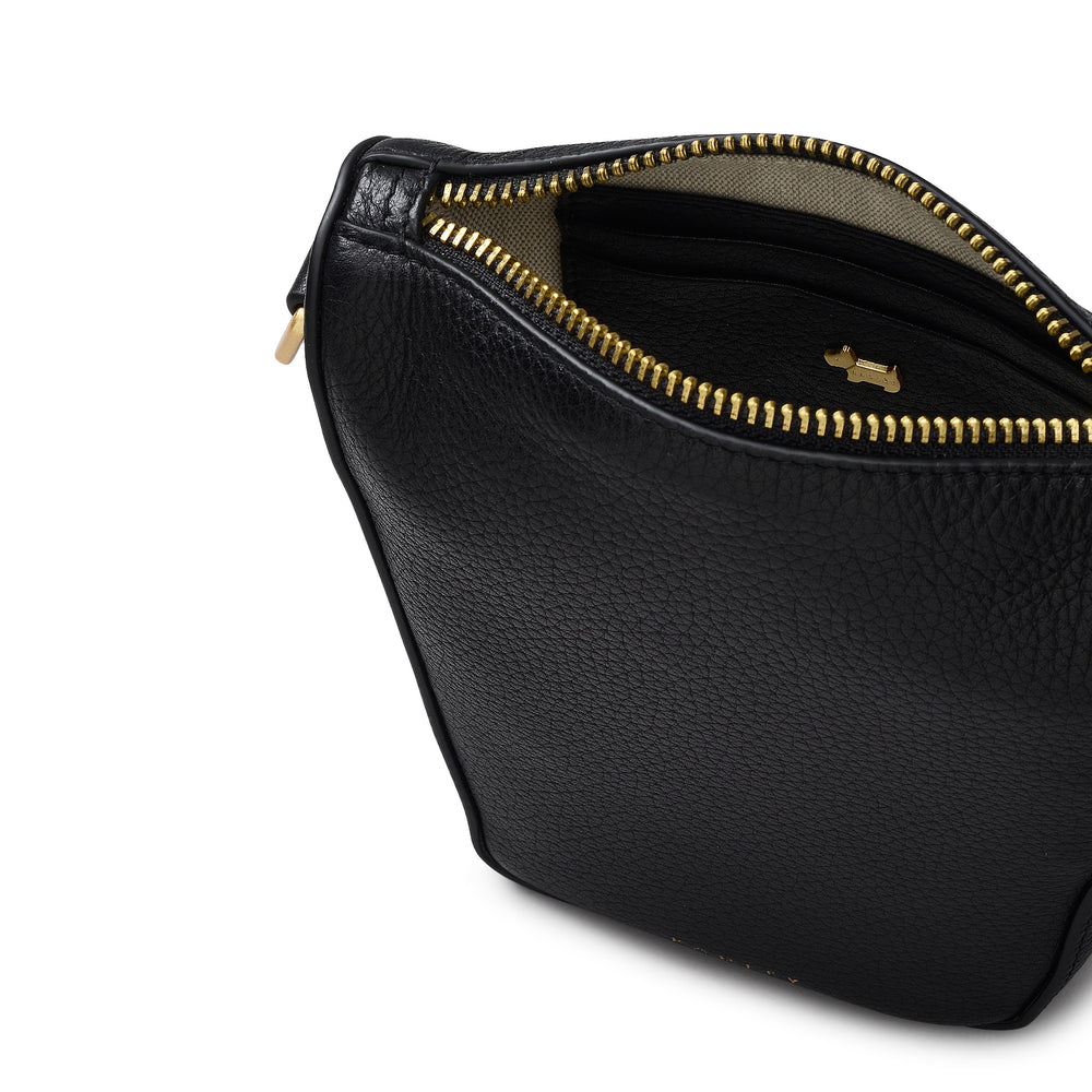 Oak Street Medium Phone Crossbody in Black - 110244