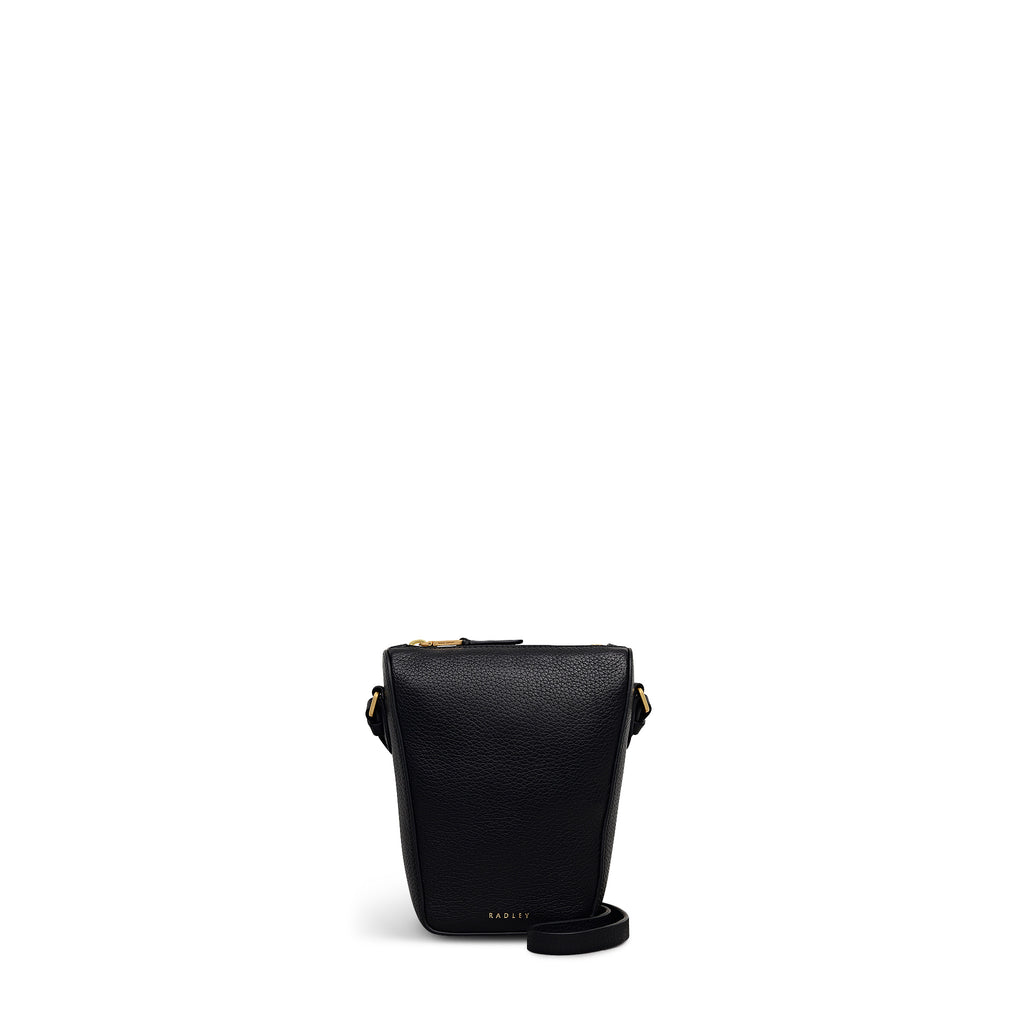 Oak Street Medium Phone Crossbody in Black - 110244