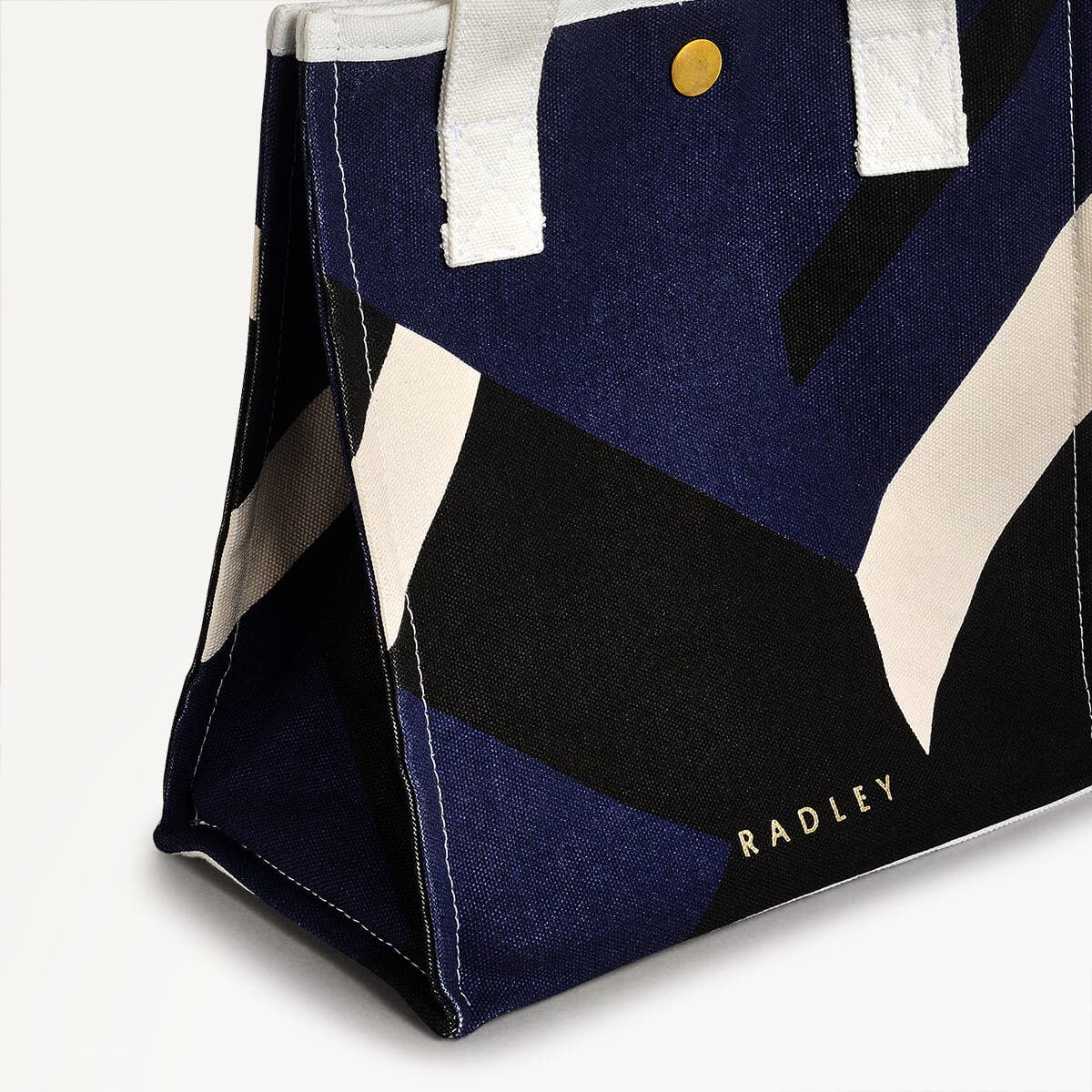 Abstract Geo Fabric Open Top Grab in Evenfall - 110322