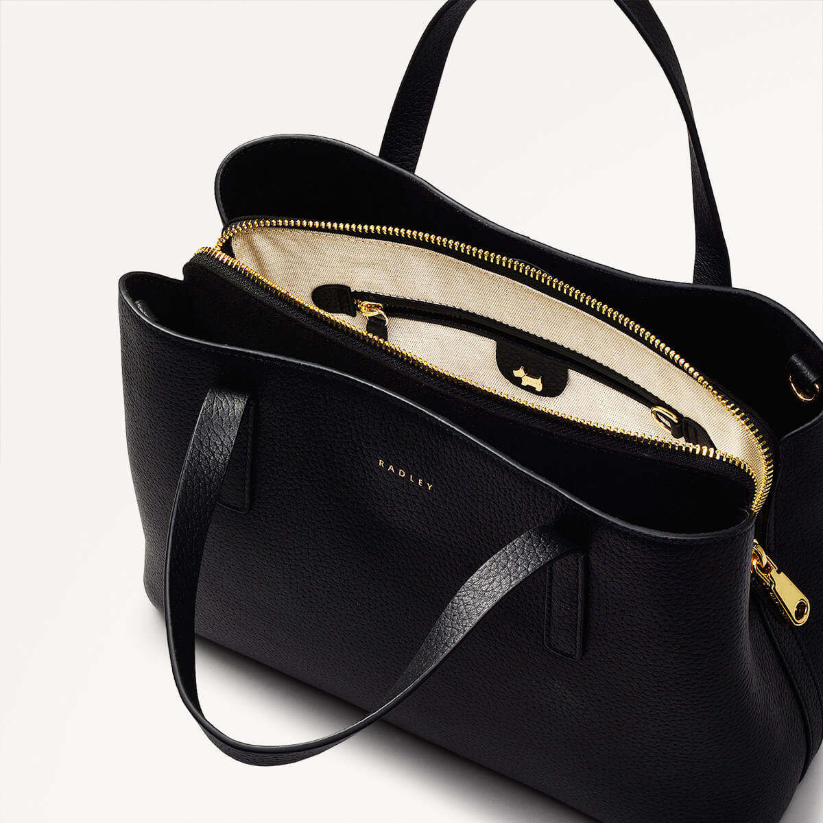 Dukes Place Leather Medium Opentop Grab Bag in Black - H2079001