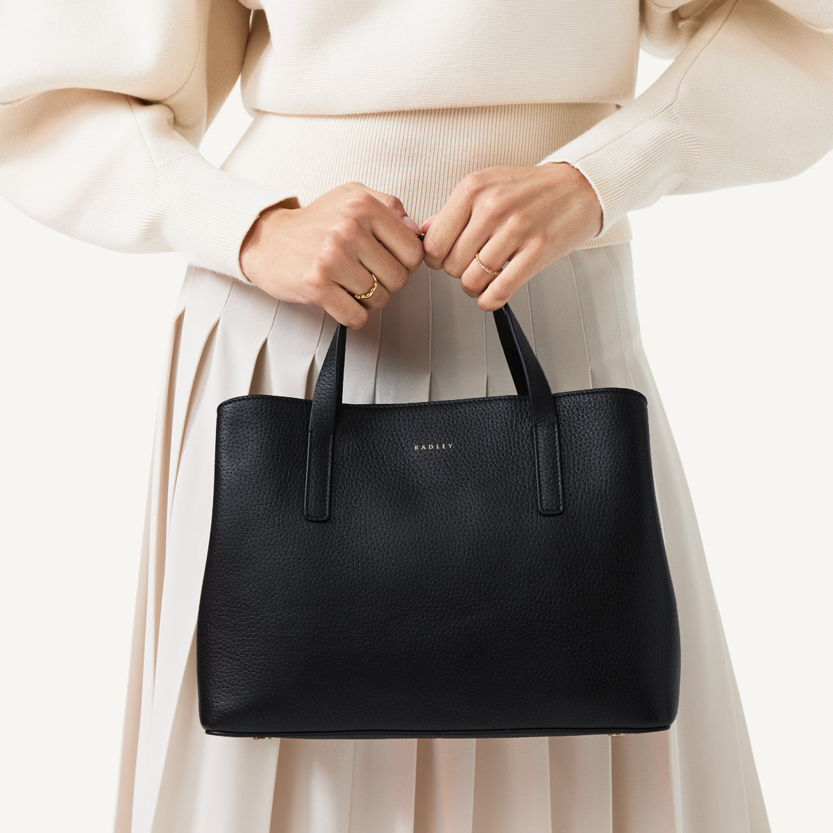Dukes Place Leather Medium Opentop Grab Bag in Black - H2079001