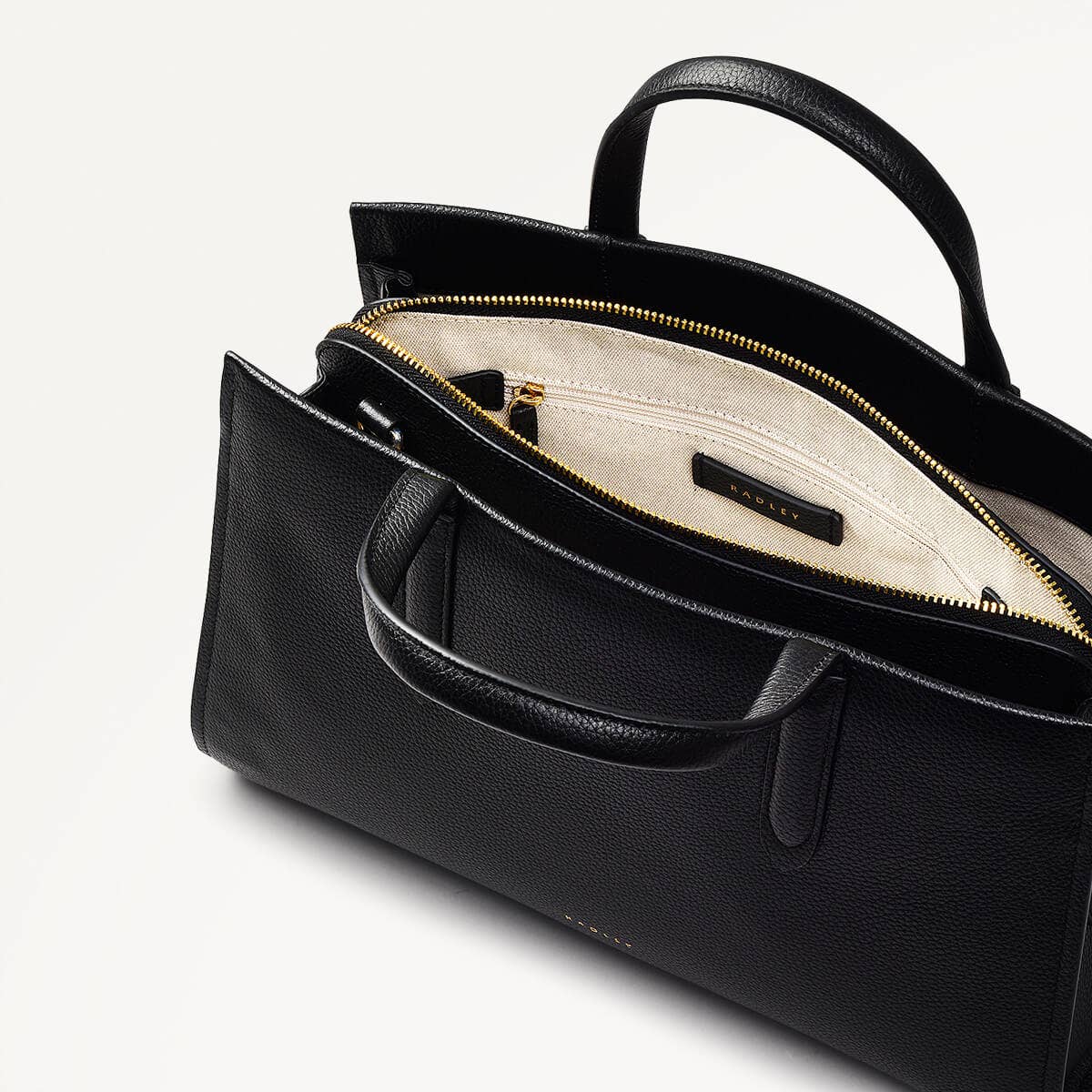 Arlington Court Leather Medium Zip Around Grab Bag in Black - 110509