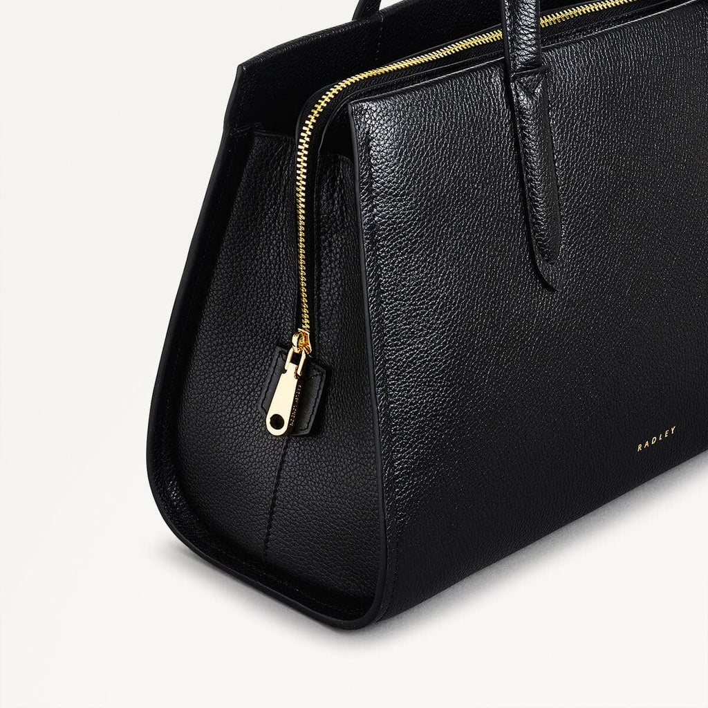 Arlington Court Leather Medium Zip Around Grab Bag in Black - 110509