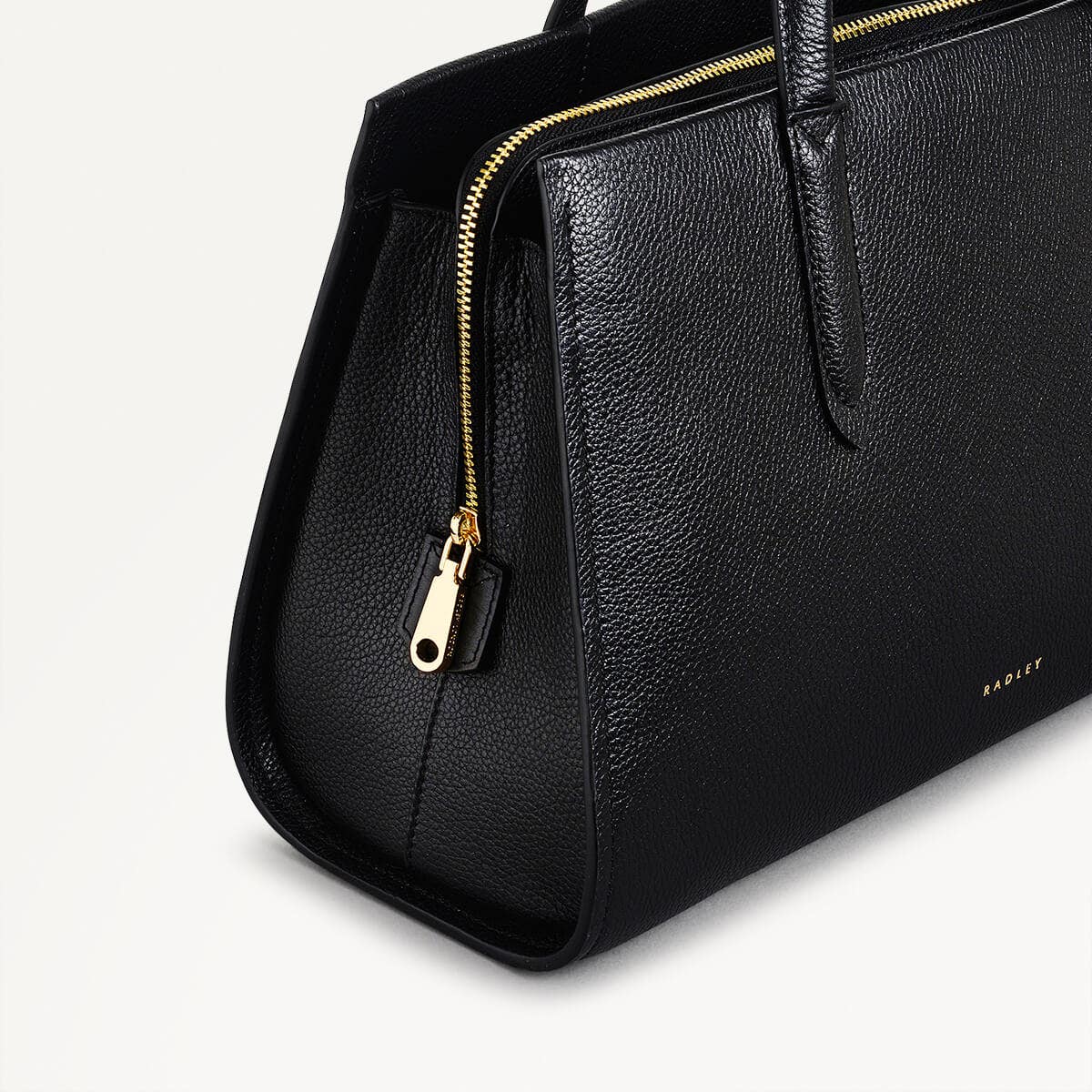 Arlington Court Leather Medium Zip Around Grab Bag in Black - 110509