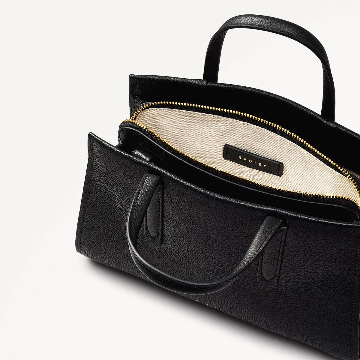 Arlington Court Leather Small Zip Around Grab Bag in Black - 110512