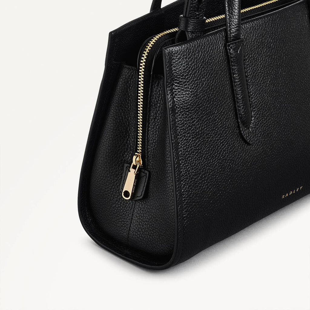 Arlington Court Leather Small Zip Around Grab Bag in Black - 110512