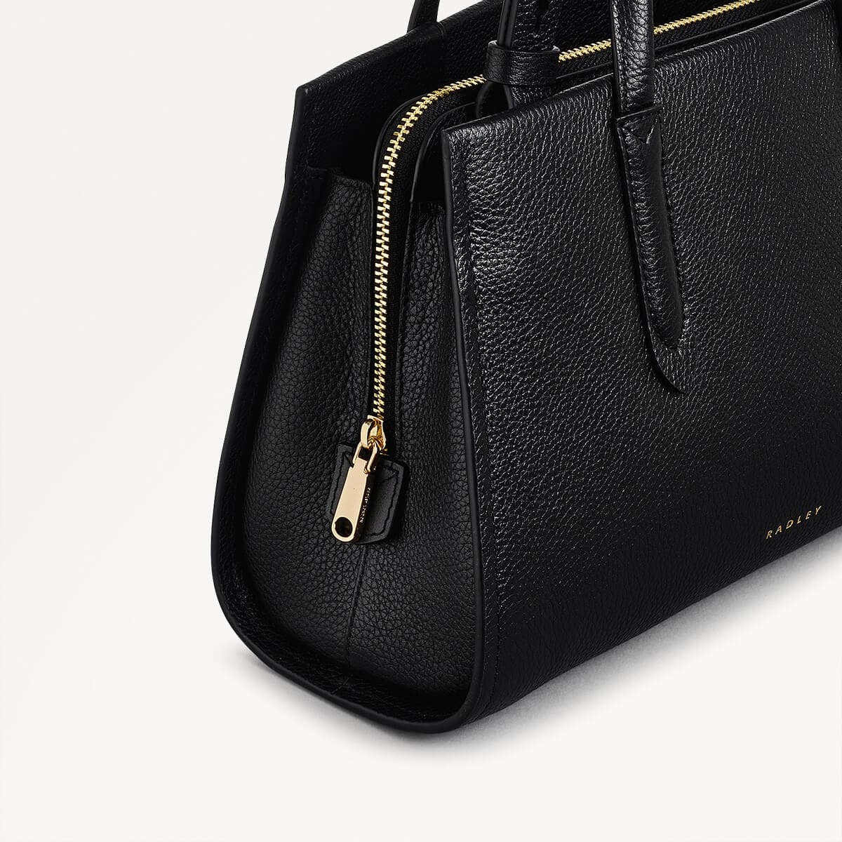 Arlington Court Leather Small Zip Around Grab Bag in Black - 110512