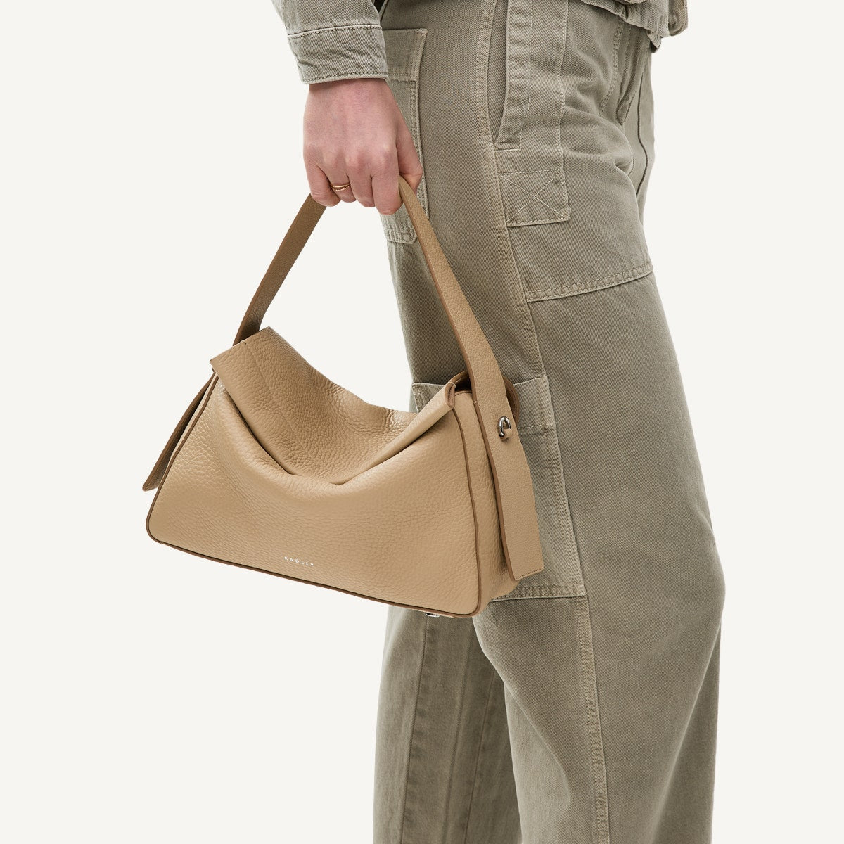 De Beauvoir Leather Medium Ziptop Grab Bag in Stone - 110680