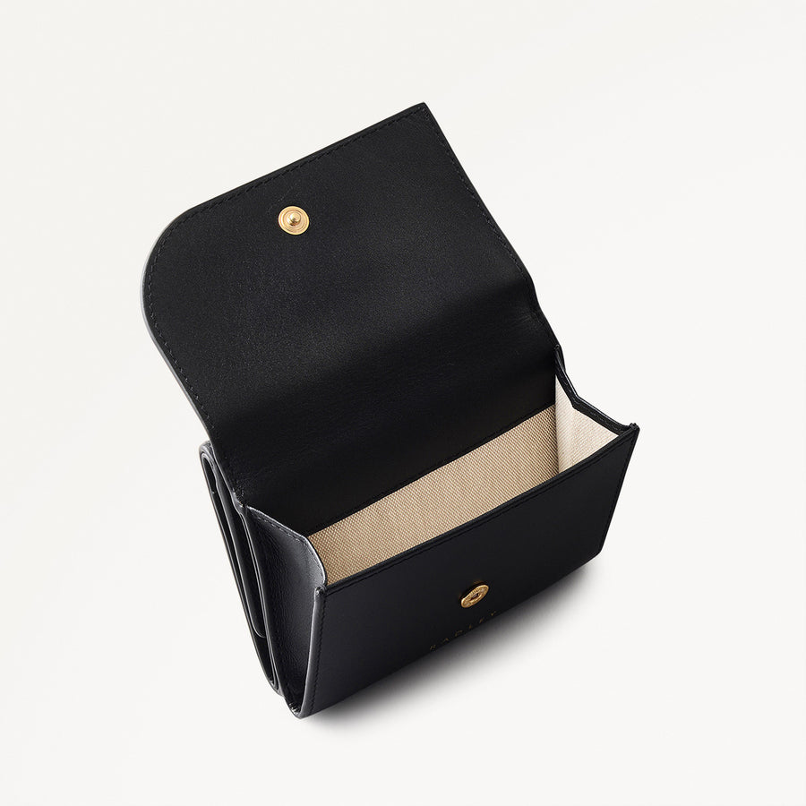 Pockets Leather Small Trifold Wallet in Black - 110751