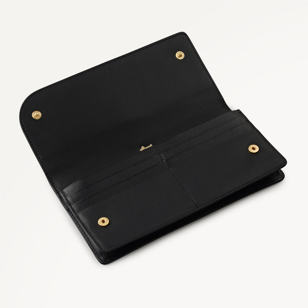 Pockets Leather Large Bifold Wallet in Black - 110753