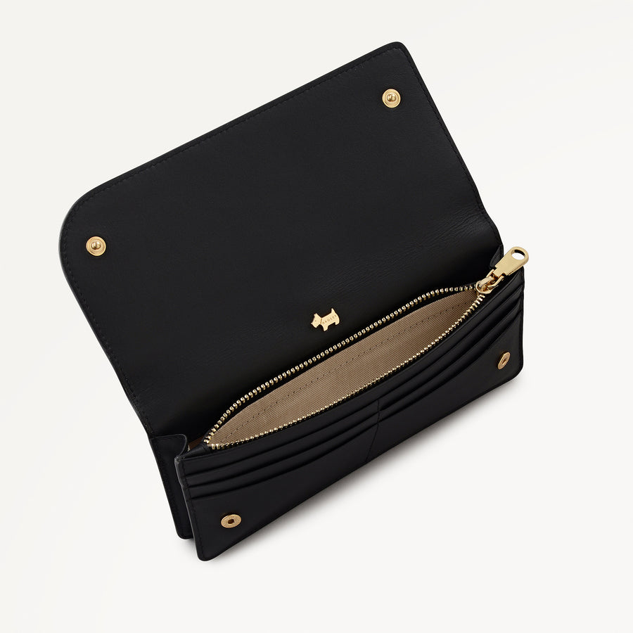 Pockets Leather Large Bifold Wallet in Black - 110753