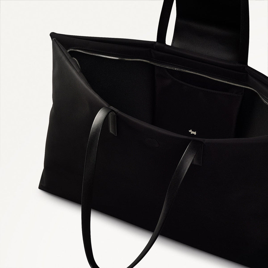 Pocket Essentials Large Ziptop Shoulder Black - 110820