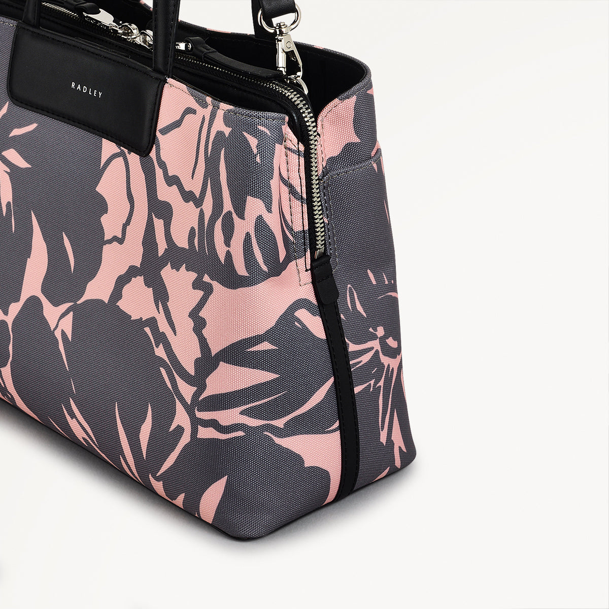 Southwell Gardens Floral Medium Ziptop Grab Black - 110856