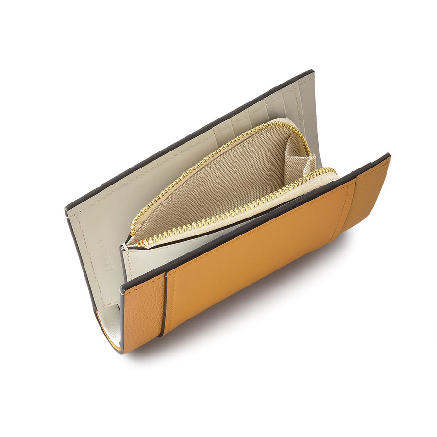 Regents Row Leather Medium Bifold Wallet in Pecan - 110878