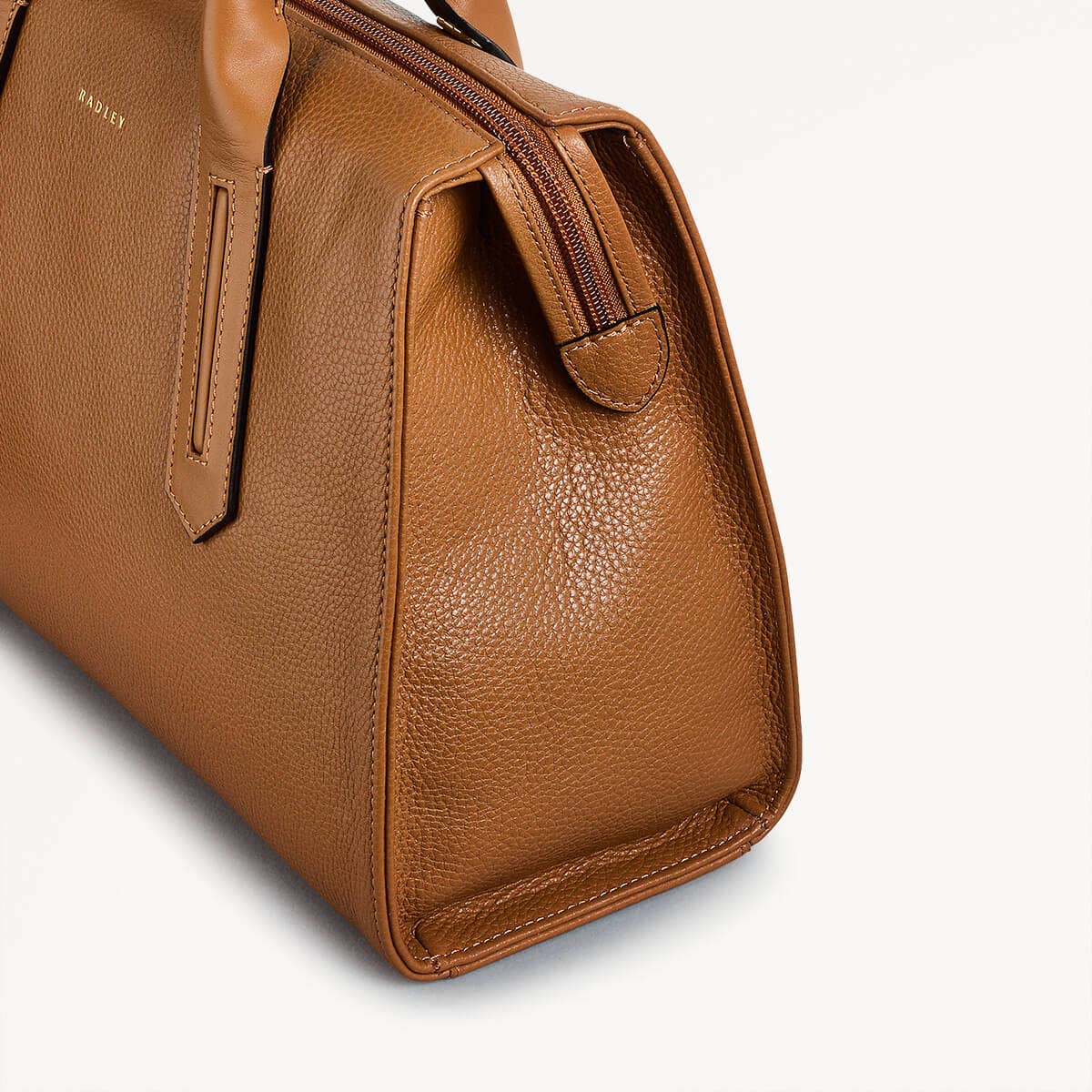 Badgers Walk 2.0 Leather Medium Ziptop Grab Bag in Caramel - 110946