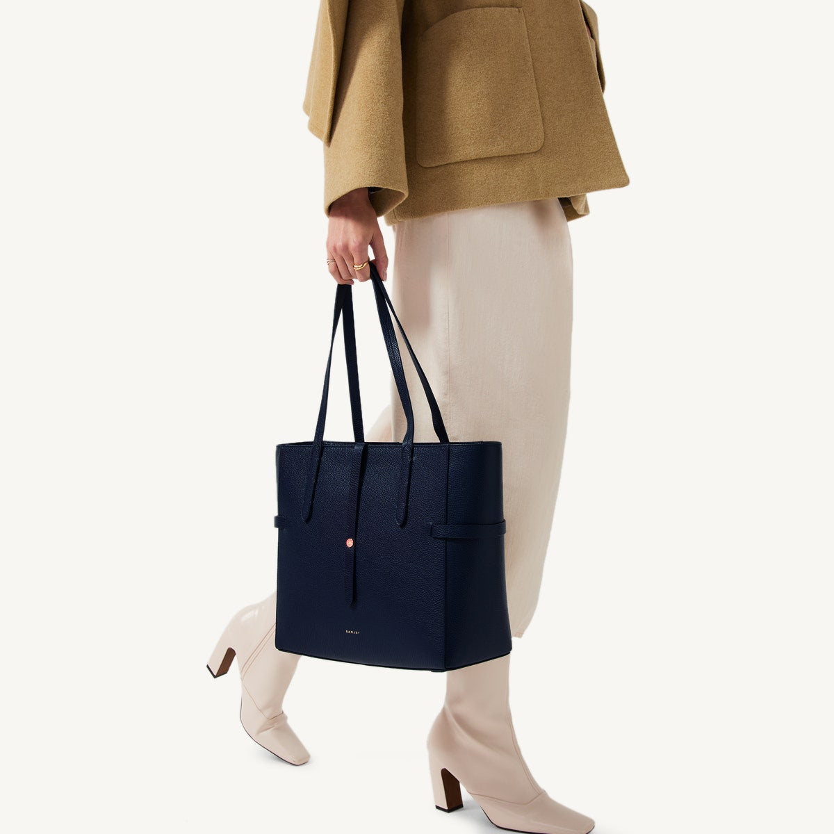 Abingdon Road Leather Large Ziptop Shoulder Bag in Ink - 110951