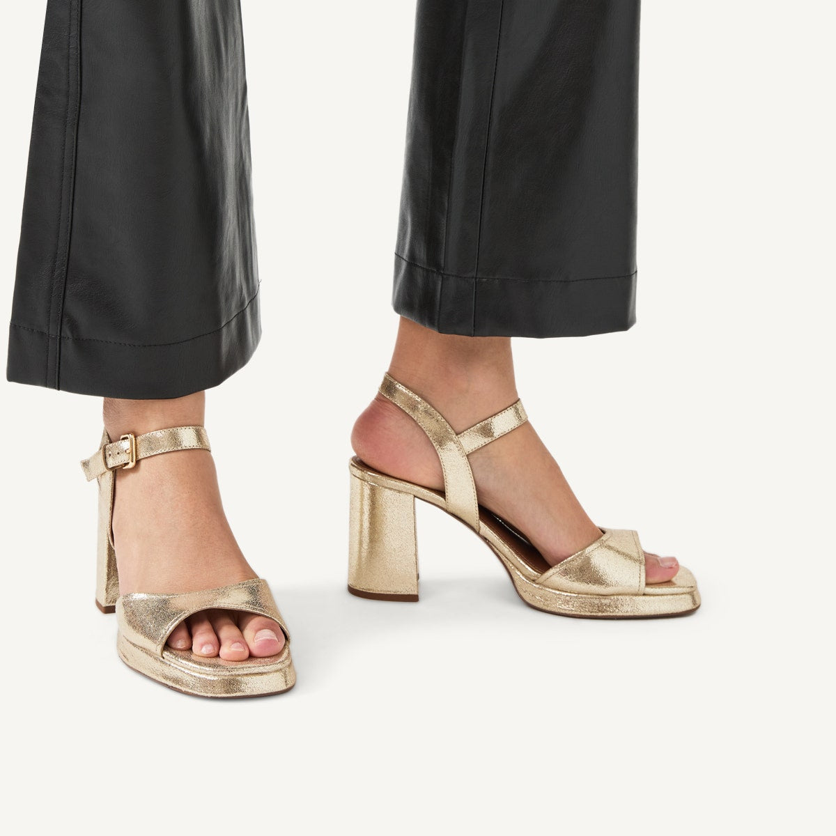 FREDA LANE PLATFORM SANDAL SOFT GOLD