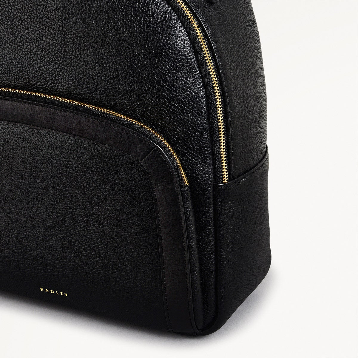 Merchant Hall Leather Medium Zip Around Backpack in Black - 111202