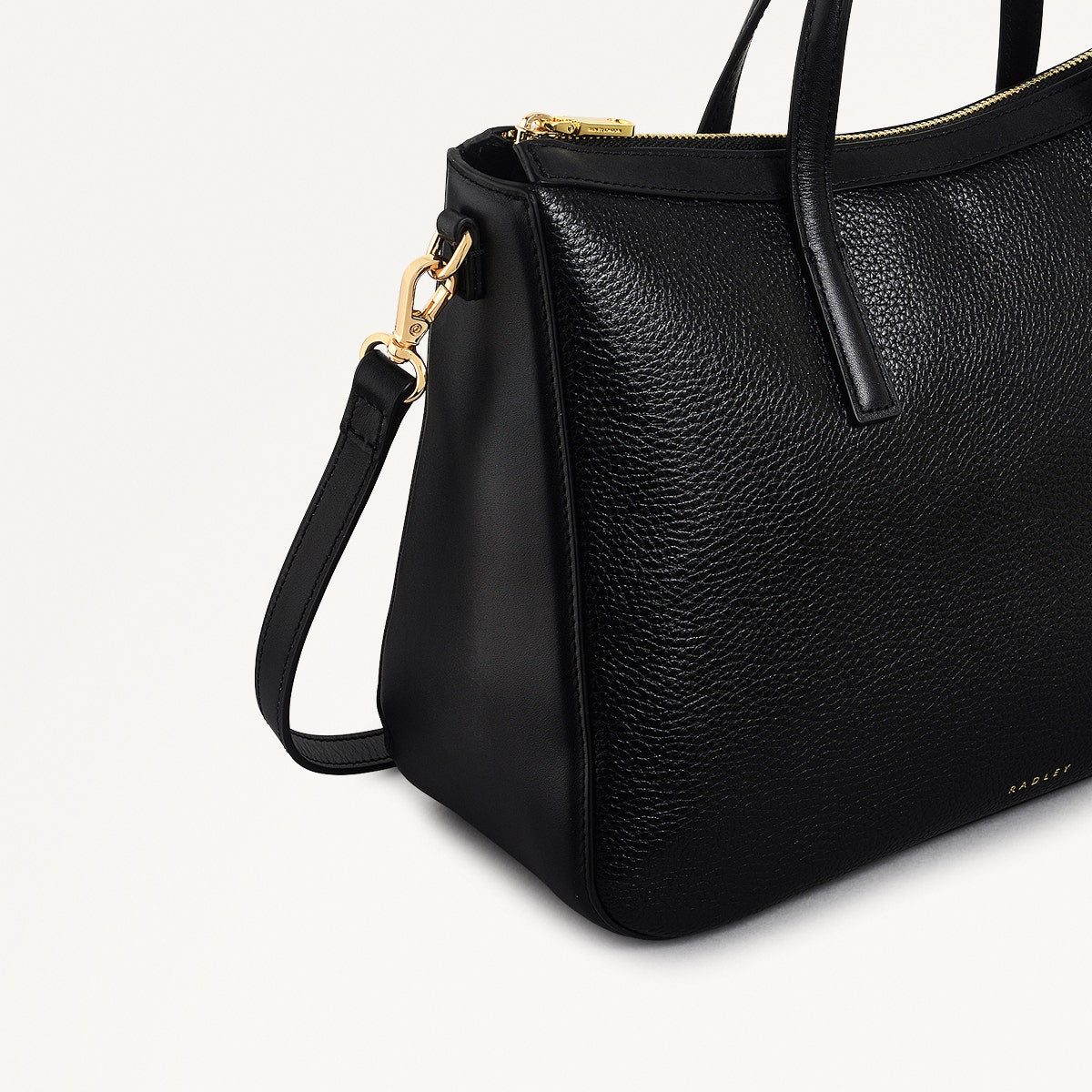 Longford Lane Leather Medium Ziptop Grab Bag in Black - 111243