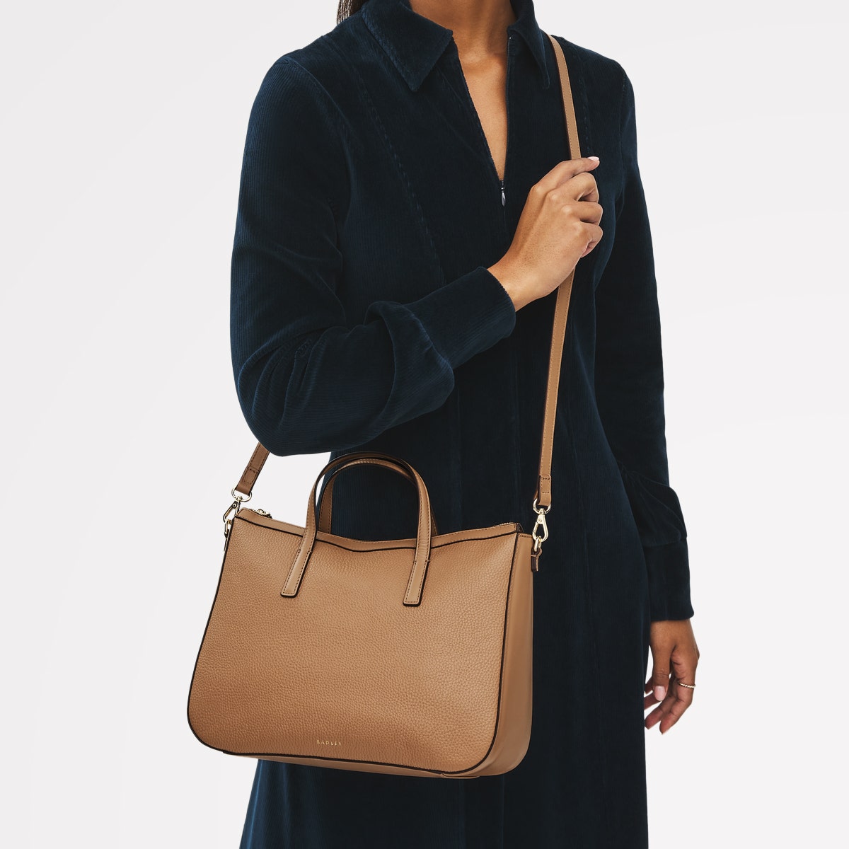 Longford Lane Leather Medium Ziptop Grab Bag in Chai - 111244