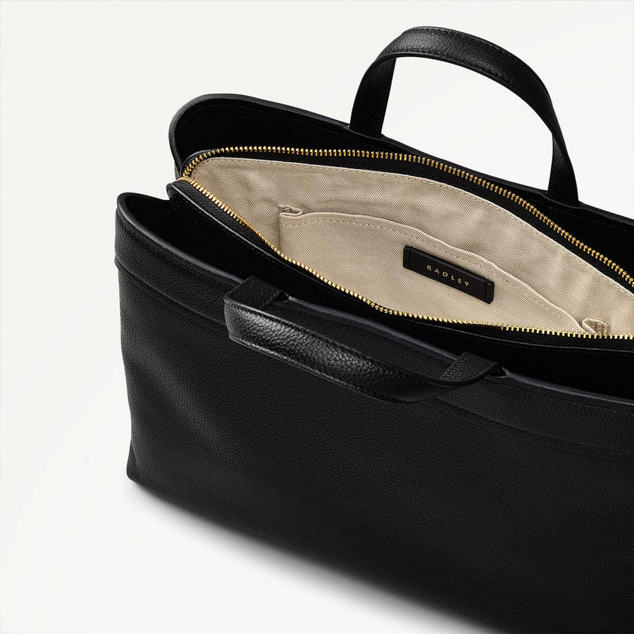 Albany Mews Leather Medium Ziptop Grab Bag in Black - 111257