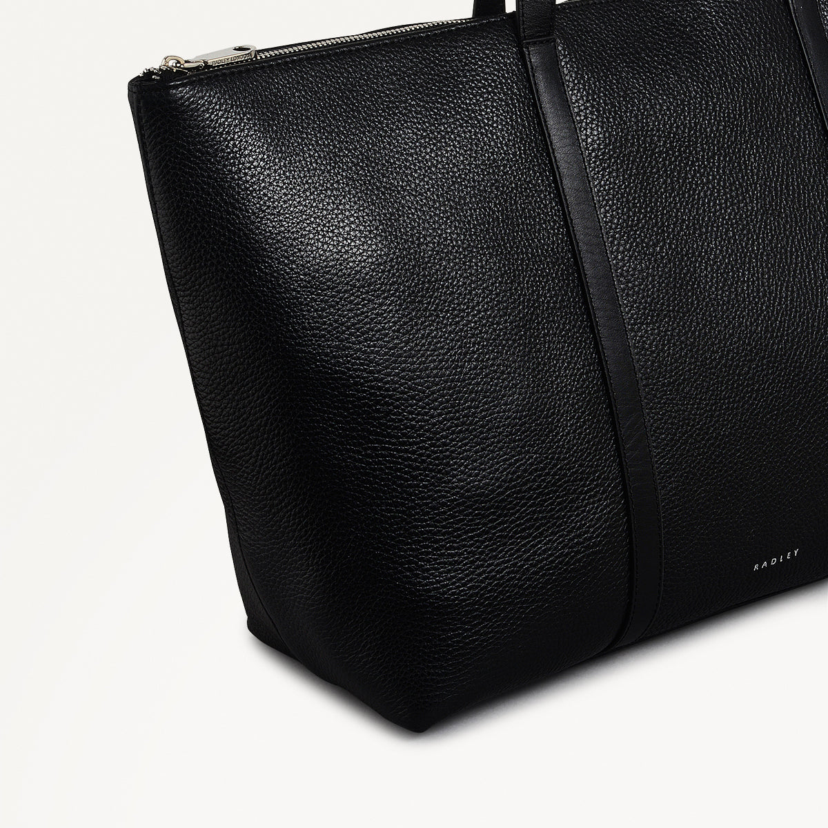 Lynton Close Leather Large Ziptop Tote Bag in Black - 111274