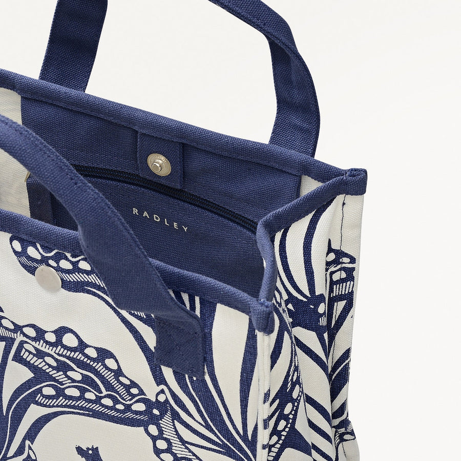 Under The Sea Fabric Small Open Top Grab in Natural - 111370