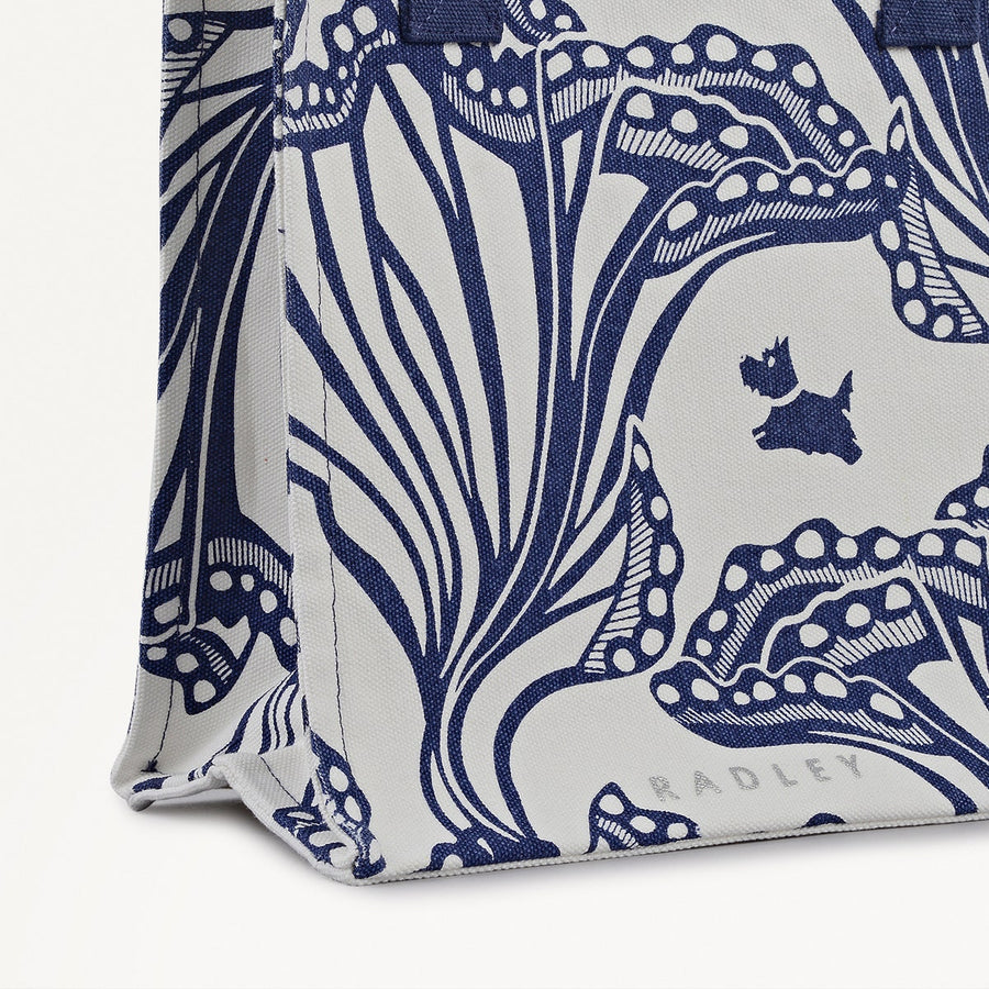 Under The Sea Fabric Small Open Top Grab in Natural - 111370