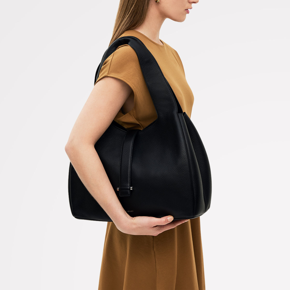 Sloane Street Leather Medium Ziptop Shoulder Bag in Black - 111413