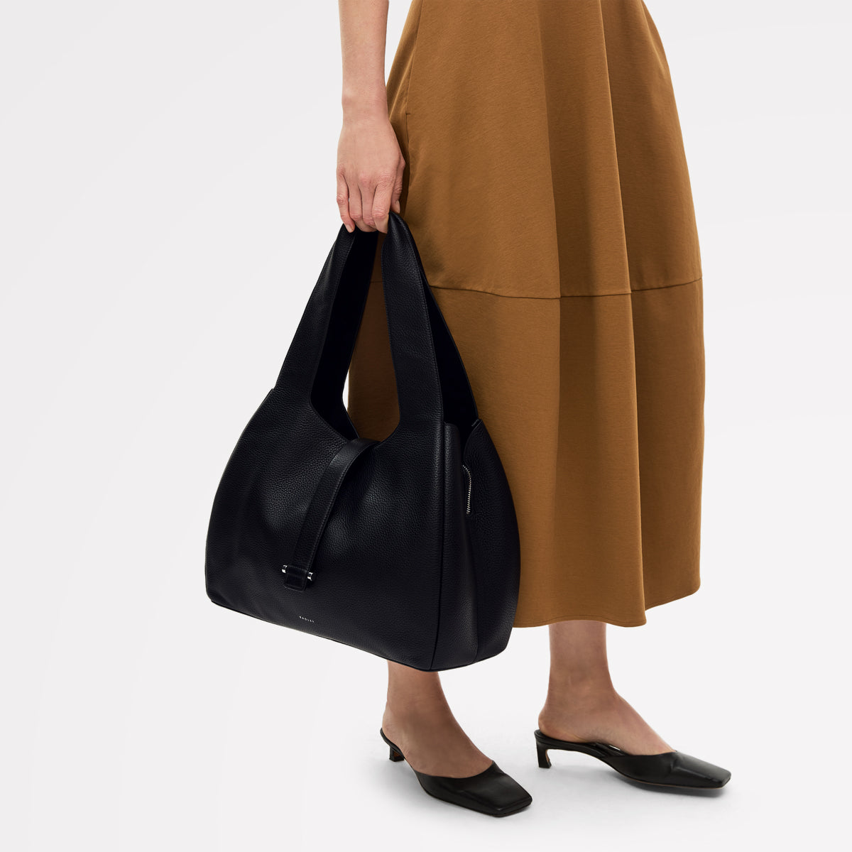 Sloane Street Leather Medium Ziptop Shoulder Bag in Black - 111413