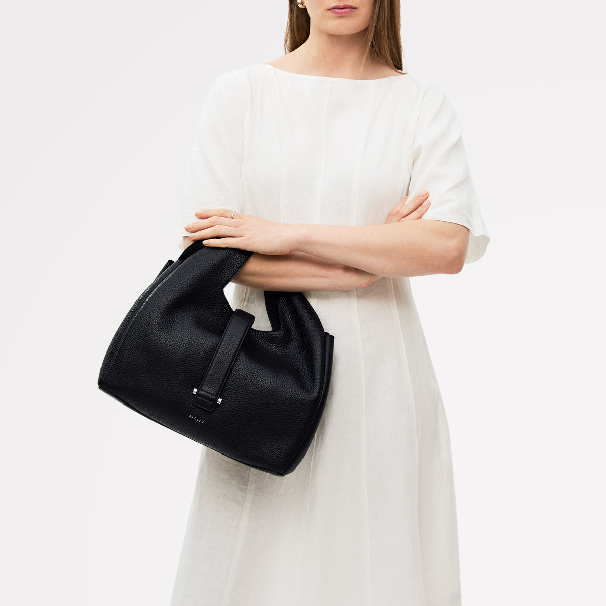 Sloane Street Leather Medium Ziptop Grab Bag in Black - 111341