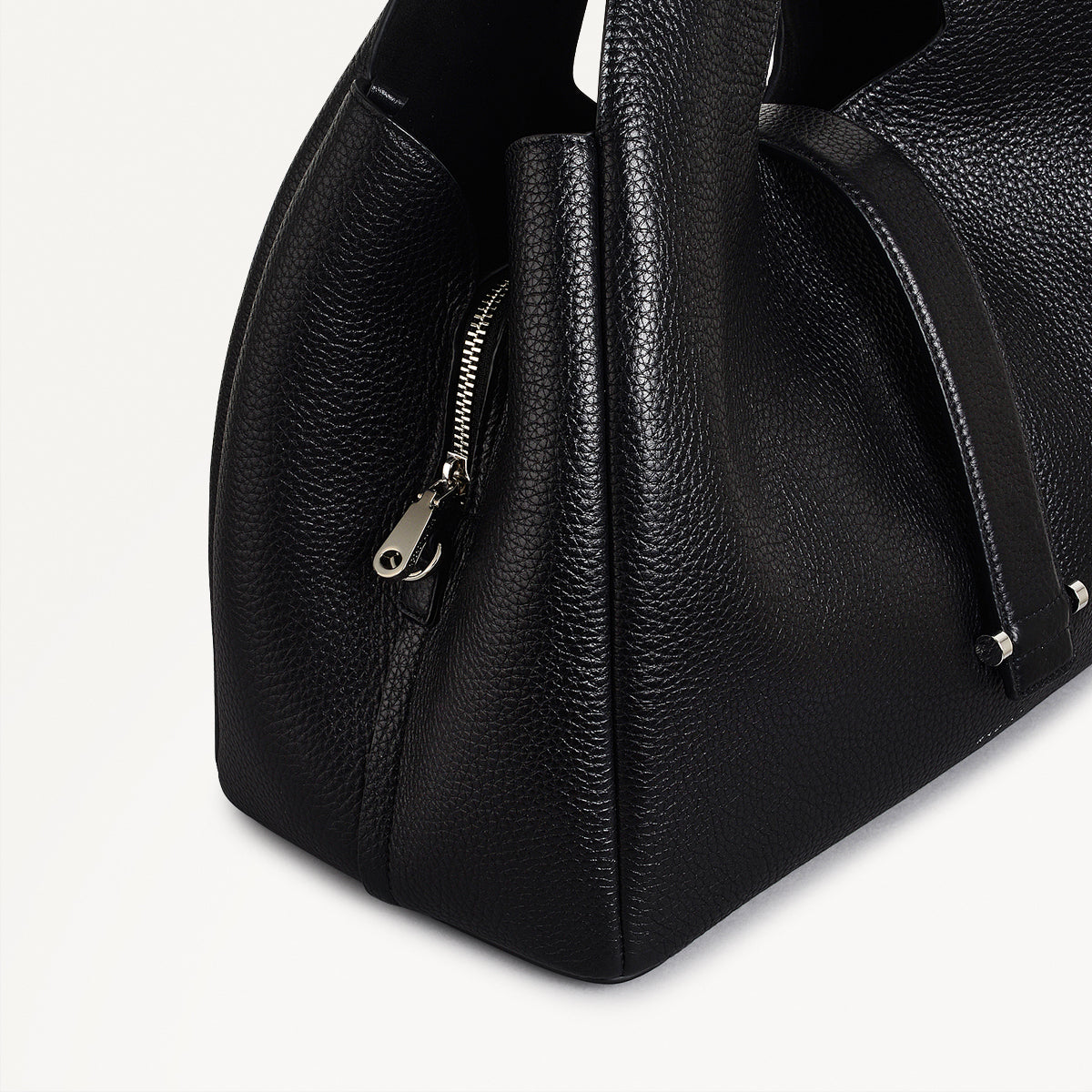 Sloane Street Leather Medium Ziptop Grab Bag in Black - 111341