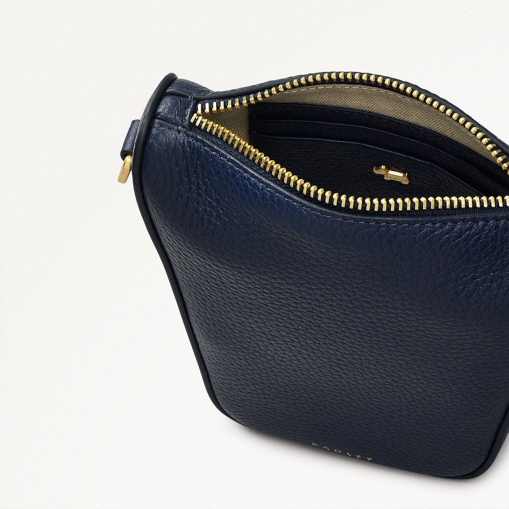 Oak Street Leather Medium Phone Cross Body Bag in Evenfall - 111420