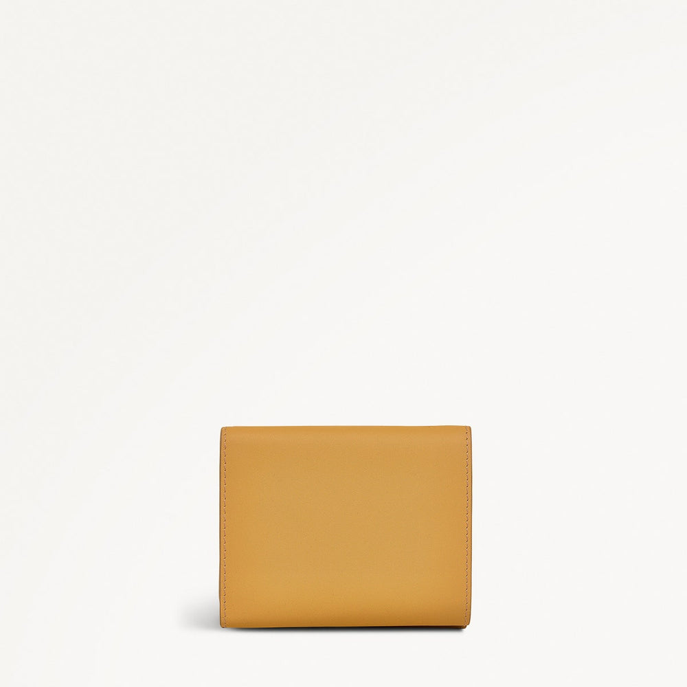 Pockets Leather Small Trifold Wallet in Pecan - 111482